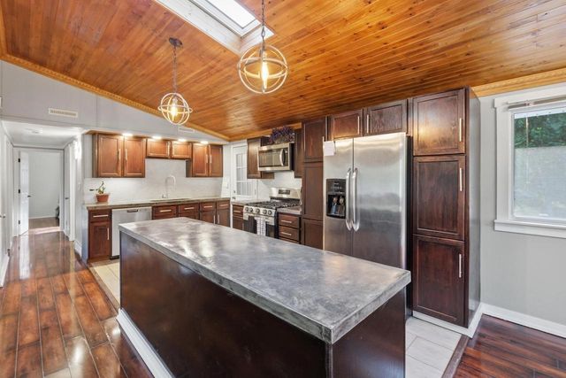 121 Seminole Drive, Edgerton, WI 53534