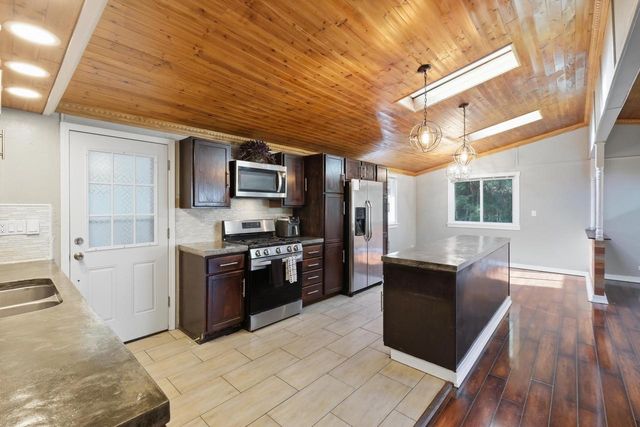 121 Seminole Drive, Edgerton, WI 53534