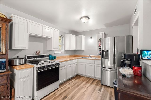 96942 S 4740 Road, Muldrow, OK 74948