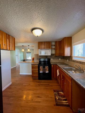 718 Brown Ave, Pueblo, CO 81004