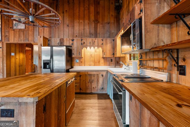 30 Peachtree Drive, Sharpsburg, GA 30277