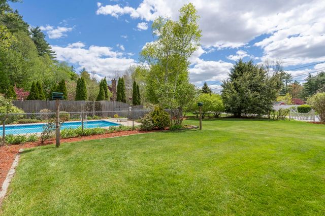5 Courtland Drive, Merrimack, NH 03054
