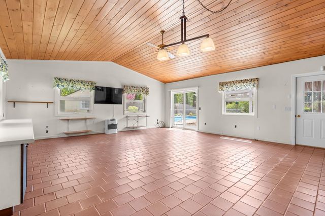 5 Courtland Drive, Merrimack, NH 03054