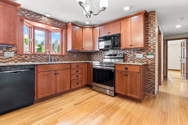 5 Courtland Drive, Merrimack, NH 03054