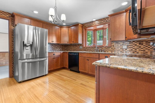 5 Courtland Drive, Merrimack, NH 03054
