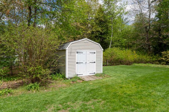 5 Courtland Drive, Merrimack, NH 03054