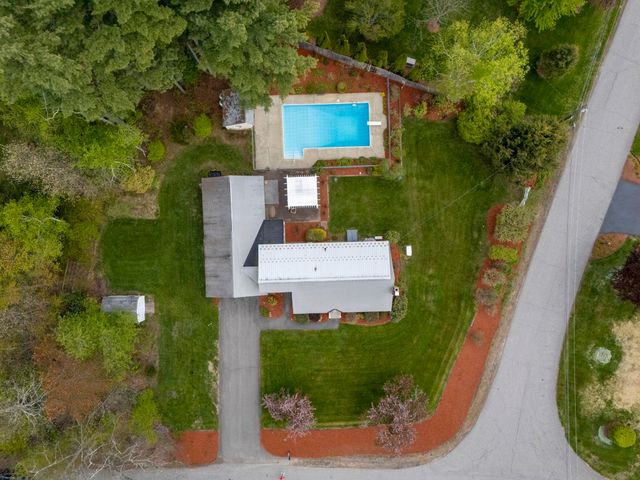 5 Courtland Drive, Merrimack, NH 03054