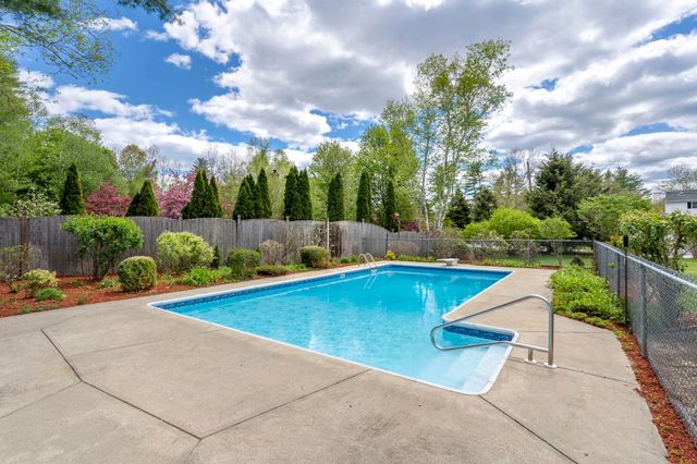 5 Courtland Drive, Merrimack, NH 03054