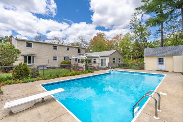 5 Courtland Drive, Merrimack, NH 03054