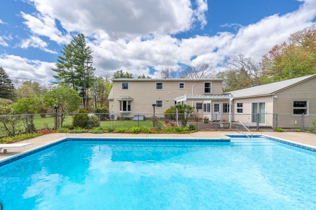 5 Courtland Drive, Merrimack, NH 03054