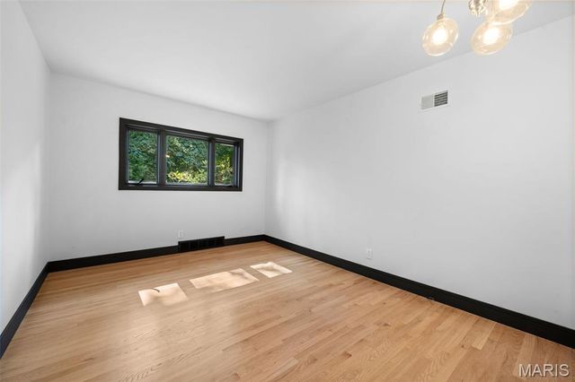 542 White Rose Lane, Olivette, MO 63132