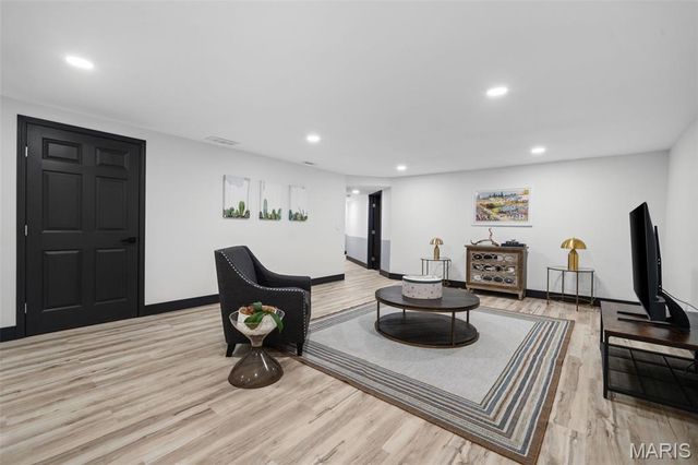542 White Rose Lane, Olivette, MO 63132