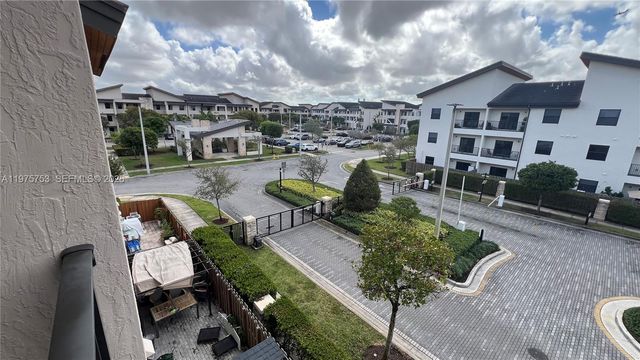 7915 NW 104th Ave 33, Doral, FL 33178