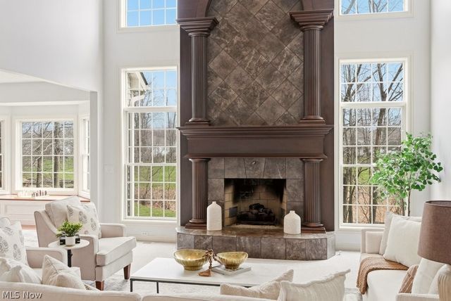 317 E Edinburgh Drive, Highland Heights, OH 44143