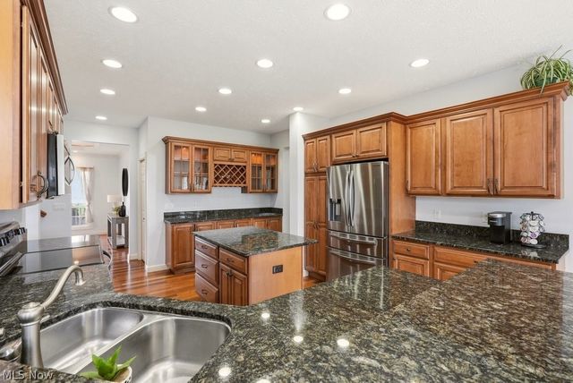 317 E Edinburgh Drive, Highland Heights, OH 44143