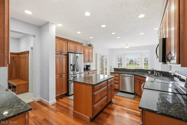 317 E Edinburgh Drive, Highland Heights, OH 44143