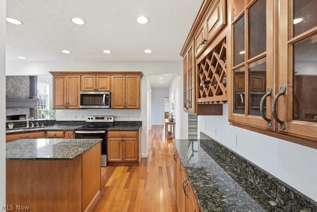 317 E Edinburgh Drive, Highland Heights, OH 44143