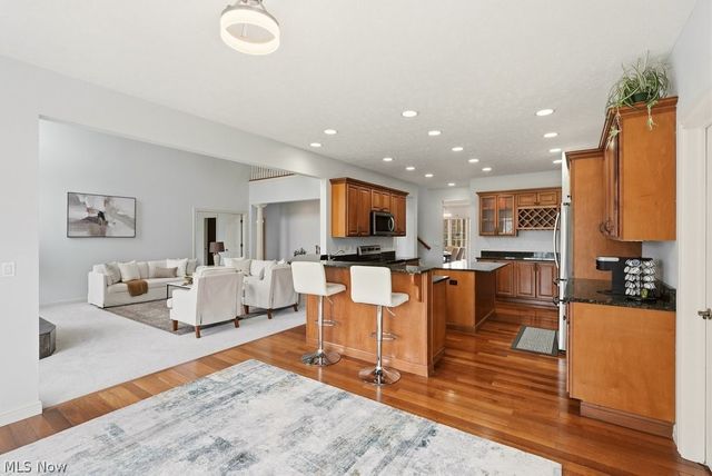 317 E Edinburgh Drive, Highland Heights, OH 44143