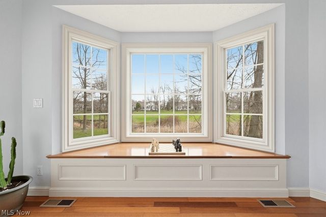 317 E Edinburgh Drive, Highland Heights, OH 44143