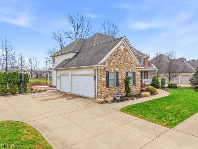 317 E Edinburgh Drive, Highland Heights, OH 44143