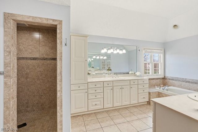 317 E Edinburgh Drive, Highland Heights, OH 44143