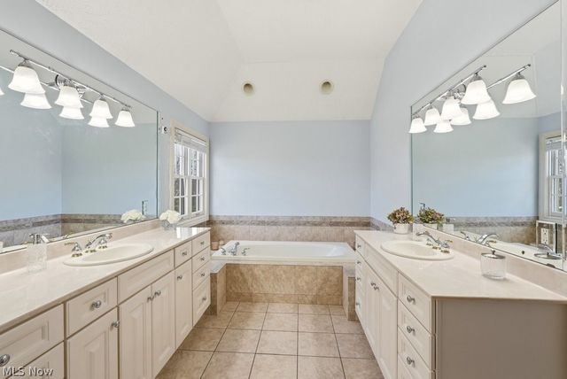 317 E Edinburgh Drive, Highland Heights, OH 44143