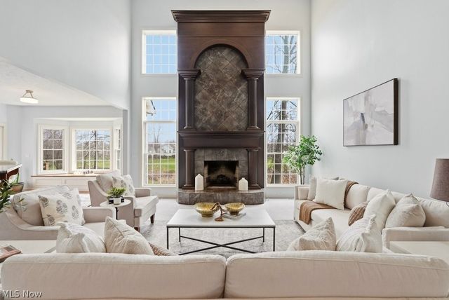 317 E Edinburgh Drive, Highland Heights, OH 44143