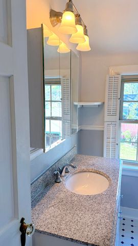 926 E University Street, Springfield, MO 65807