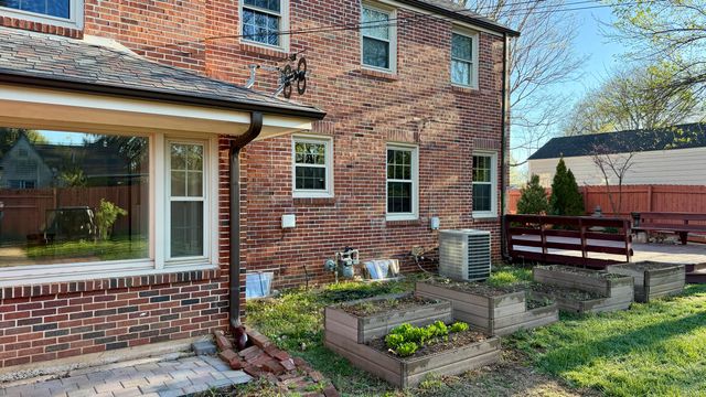 926 E University Street, Springfield, MO 65807