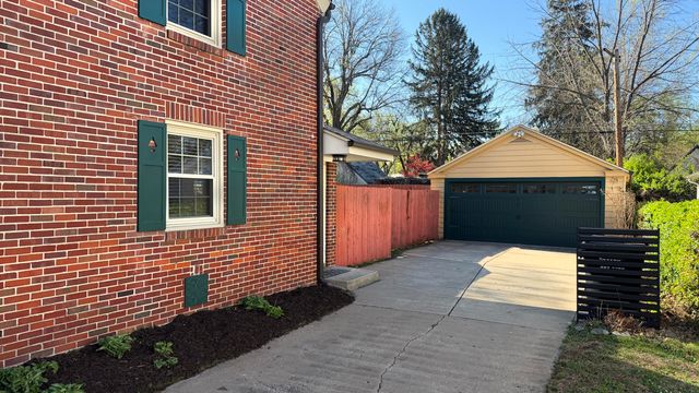 926 E University Street, Springfield, MO 65807