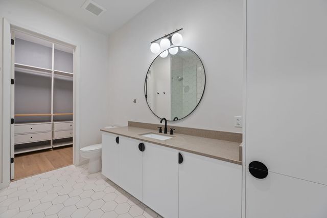 800 Embassy DR 322, Austin, TX 78702