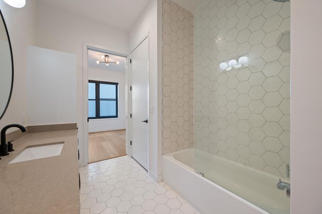 800 Embassy DR 322, Austin, TX 78702