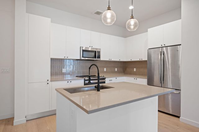 800 Embassy DR 322, Austin, TX 78702