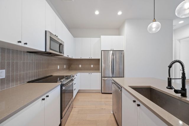 800 Embassy DR 322, Austin, TX 78702