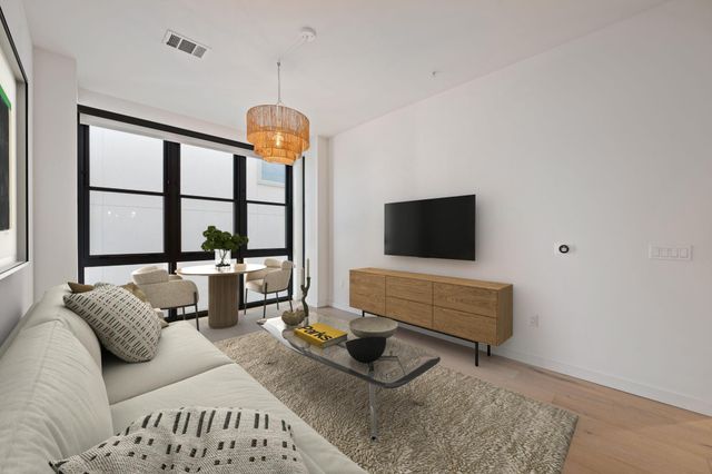 800 Embassy DR 322, Austin, TX 78702