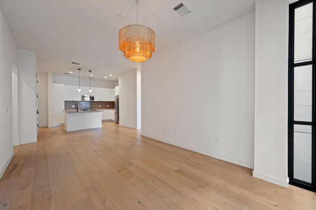 800 Embassy DR 322, Austin, TX 78702