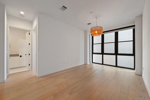 800 Embassy DR 322, Austin, TX 78702