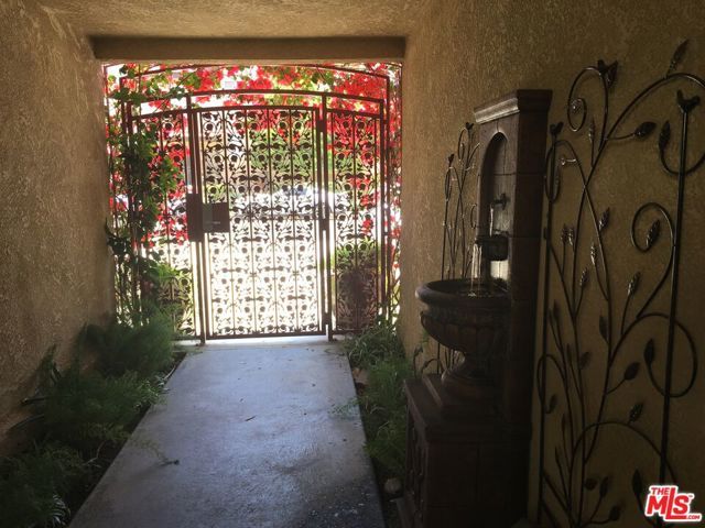 1731 Camden Avenue 4, Los Angeles, CA 90025