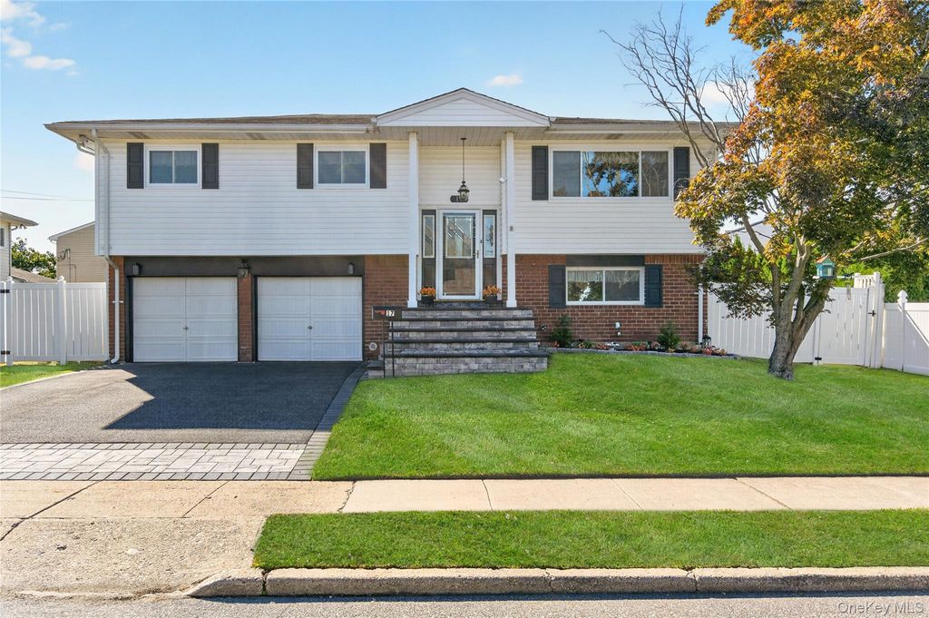17 Sherwood Drive, Bethpage, NY 11714 — exterior