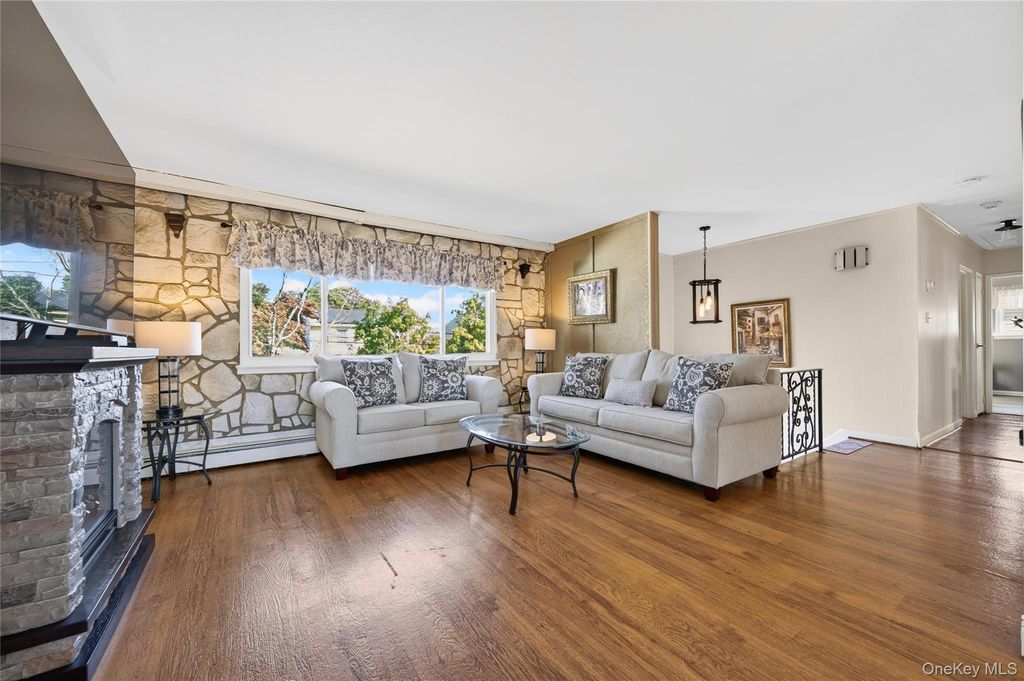 17 Sherwood Drive, Bethpage, NY 11714 — photo 4