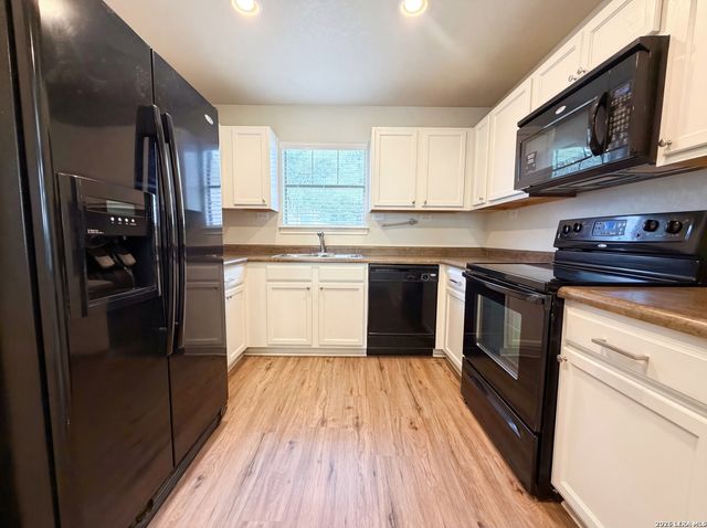 5708 MAXFLI DR, Schertz, TX 78108