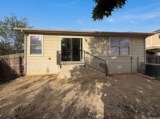 5708 MAXFLI DR, Schertz, TX 78108