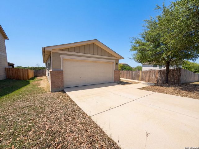 5708 MAXFLI DR, Schertz, TX 78108