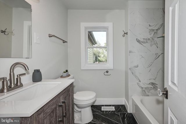 207 PENNSYLVANIA AVE, Hainesport, NJ 08036