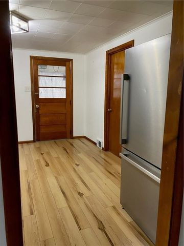 687 Wood St, Springdale Twp, PA 15144