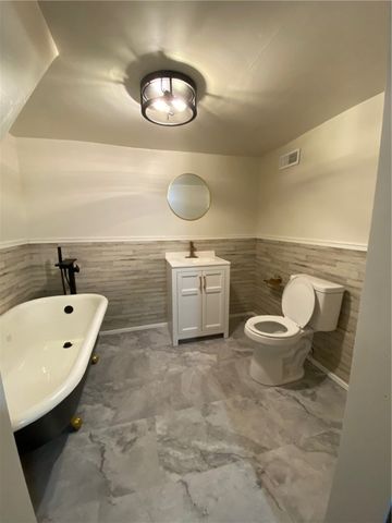 687 Wood St, Springdale Twp, PA 15144