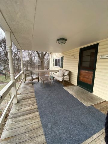 687 Wood St, Springdale Twp, PA 15144
