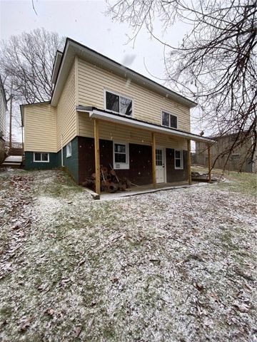687 Wood St, Springdale Twp, PA 15144