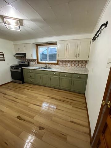 687 Wood St, Springdale Twp, PA 15144