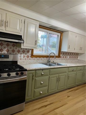 687 Wood St, Springdale Twp, PA 15144